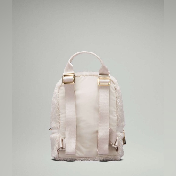 Lululemon City Adventurer Backpack Micro 3L *Fleece
White Opal / Gold main image 6
